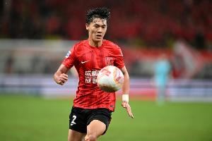 足球报：蓉城夏窗操作势在必行 胡荷韬预计至少缺席两个月